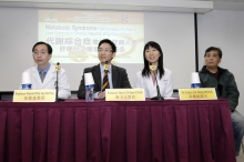 (From left)
Professor Vincent Wong Wai-sun, Associate Professor, Department of Medicine and Therapeutics, CUHK;
Professor Henry Chan Lik-yuen, Professor, Department of Medicine and Therapeutics, CUHK; 
Dr. Grace Wong Lai-hung, Honorary Clinical Tutor, Department of Medicine and Therapeutics, CUHK;
and Mr. Yung, a patient