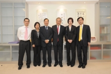 Four Rhodes Scholars from CUHK return to their alma mater and meet with the Vice-Chancellor, Professor Lawrence J Lau (third from right), and Head of the United College, Professor Fung Kwok-pui (third from left)