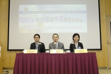（左起）中大医学院内科及药物治疗学系研究心理学家黄沛霖博士、中大医学院内科及药物治疗学系副教授莫仲棠教授，以及沙田威尔斯亲王医院营养部部门经理骆玉凤女士