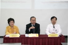 From left: Ms. Alice Ngan, Director, Technology Licensing Office, CUHK; Prof. T.F. Fok, Dean, Faculty of Medicine, CUHK; and Prof. Leung Kwok-sui, Professor of Orthopaedics and Traumatology, CUHK