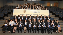 Citibank環球個人銀行服務行政總裁及總經理盧韋柏先生（第一排左六）、中大副校長許敬文教授（第一排右六），與擔任Citibank University Banking Course 2009–2010講師的 Citibank資深專才及60名中大學生合照