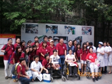 沈祖尧教授带领中大师生探访成都川港康复中心（ 2009 年 6 月）