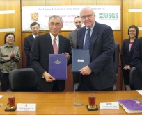 CUHK Vice-Chancellor Prof. Lawrence J. Lau (left) and Dr. Bryant Cramer, USGS Associate Director for Geography, sign protocol on earth sciences collaboration