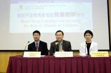 （左起）中大医学院儿科学系教授李民瞻教授、中大医学院精神科学系教授荣润国教授，以及中大医学院内科及药物治疗学系副教授江碧珊教授