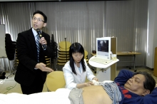 Prof. Henry Lik Yuen CHAN, Director, Centre for Liver Health and Professor, Department of Medicine & Therapeutics, CUHK and Dr Grace Lai Hung WONG, Honorary Clinical Tutor, Department of Medicine & Therapeutics, CUHK demonstrate the fibroscan machine