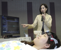 Dr Yannie Oi Yan SOO, Honorary Clinical Tutor, Division of Neurology, Department of Medicine and Therapeutics, CUHK elaborates how micoembolic signals were detected through Transcranial Doppler (TCD)