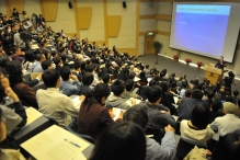 Over 400 guests attend the lecture