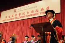 Professor Sun delivering an address