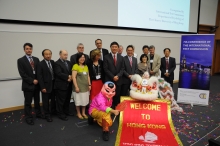 主禮嘉賓與研討會籌備委員會成員合照，包括（前排左二起）ITC主席兼鹿特丹伊拉斯姆斯大學心理學系教授Marise Born教授、中大校長沈祖堯教授、香港政府教育局署理局長陳維安太平紳士，以及研討會籌備委員會主席兼中大心理學系系主任張妙清教授