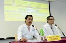 (左起) 香港中文大学医学院内科及药物治疗学系系主任余卓文教授及香港中文大学医学院内科及药物治疗学系助理教授甄秉言教授