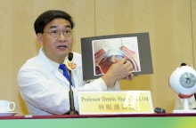 Professor Dennis Shun Chiu LAM, Chairman, Department of Ophthalmology and Visual Sciences, Faculty of Medicine, CUHK presents the study findings