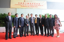 A group photo of Sir Charles (4th left) and CUHK officers. From left: Prof. Henry Wong and Prof. Ching Pak-chung, Pro-Vice-Chancellors; Prof. Benjamin Wah, Provost; Prof. Joseph Sung, Vice-Chancellor; Prof. Kenneth Young and Prof. Jack Cheng, Pro-Vice-Chancellors; Prof. Fung Kwok-pui, Head of United College; Prof. Leung Yuen-sang, Head of Chung Chi College; Mrs. Christina Li, College Secretary of United College