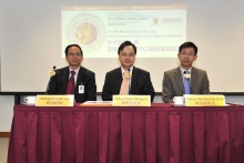 (From left) Professor Lau Tze-kin, Professor, Department of Obstetrics and Gynaecology, CUHK; Professor Dennis Lo Yuk-ming, Director, Li Ka Shing Institute of Health Sciences, CUHK; and Professor Allen Chan Kwan-chee, Professor, Department of Chemical Pathology, CUHK