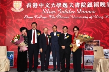 Prof. Joseph J.Y. Sung (2nd left), Vice-Chancellor of CUHK; Prof. Ma Lin (3rd right), Chairman of the Board of Trustees of Shaw College; Mr. Lee Woo-sing (3rd left), the first Vice-Chairman of the Board of Trustees of Shaw College and Mrs. Lee (1st left); Prof. Andrew C.F. Chan (2nd right), Head of Shaw College, and Ms. Ge Lan (1st right), a veteran famous star, take a photo after the Beijing operatic singing performance.