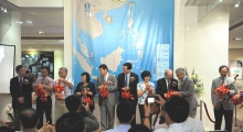 Ribbon cutting ceremony for the opening of 'Origins of Clothes - Barkcloth' Exhibition. From left: Prof. Peter Lam, Director, Art Museum, CUHK; Mr. He Bin, Director, Guangdong Provincial Institute of Relics and Archaeology; Prof. Ho Hon-wai, Vice-President, Institute of History and Philology, Academia Sinica; Prof. Hsiung Ping Chen, Faculty of Arts, CUHK; Prof. Wang Wei, Director, Institute of Archaeology, Chinese Academy of Social Sciences; Prof. Shun Kwong-loi, Director, Institute of Chinese Studies, CUHK; Ms. Su Guifen, Director General, Administration of Cultural Heritage of Guangdong Province; Prof. David Faure, CUHK-CCK Foundation Asia-Pacific Centre for Chinese Studies; Dr. Louis Ng Chi Wah, Assistant Director (Heritage and Museums) of Leisure and Cultural Services Department; and Prof. Tang Chung, Director, Centre for Chinese Archaeology and Art, CUHK