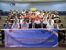 Prof. Ng Cheuk-yiu (middle, front row), Dean of Faculty of Science, and Prof. Chu Ka-hou (third right, front row), Director of School of Life Sciences, take a group photo with students and supervisors participating the DREAM Programme 2011.