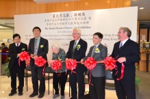 Guests officiating at the ribbon cutting ceremony are (from left): Prof. Leung Yuen-sang, Dean of Faculty of Arts, CUHK; Prof. Joseph Sung, Vice-Chancellor, CUHK; Mrs. Jean Hawkes; Prof. John Minford, Professor Hawkes’ Literary Executor and Professor of the Department of Translation, CUHK; Prof. Chan Sin-wai, Chairman of the Department of Translation, CUHK; and Dr. Colin Storey, University Librarian, CUHK.