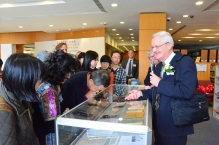 Prof. John Minford introduces the Prof. Hawkes’ collection.