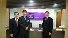 (From left) Prof. Dennis Fan, Associate Dean, CUHK Business School, Mr. Alan Tin, General Manager, Human Resources, SOCAM and Prof. TJ Wong, Dean, CUHK Business School.