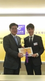 (左起) 瑞安建業人力資源總經理田偉強先生及「香港中文大學瑞安建業企業社會責任研究獎學金」得獎學生梁浩鏘