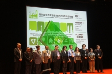 来自各国或地区的代表团团长合照