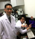 Prof. Edwin H.Y. Chan (left) of the School of Life Sciences and his PhD student, Mr. Frankie H. Tsoi, illuminate pathogenic pathways of Spinocerebellar Ataxias.