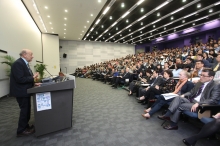 The lecture receives a full house of around 500 audiences.