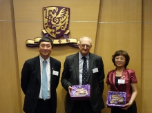 Professor Joseph SUNG, Vice-Chancellor of CUHK, presents a souvenir to Professor Sir Leszek BORYSIEWICZ (middle), Vice-Chancellor of Cambridge and Professor Hong YOU, Director-General of Rehabilitation Department of CDPF (right).