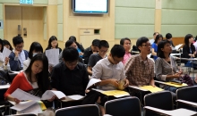 「协助中学规划生命教育计划」学员专心听讲，了解有关生命教育的理论知识。