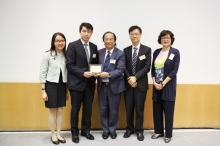 (From left) Dr. Janice Tsang, Assistant Dean (Alumni Relations), Li Ka Shing Faculty of Medicine, HKU; Dr. Chung Kin Lin, Chief Manager, Integrated Care Programs, Hospital Authority; Prof. H. K. Ng, Acting Dean, Faculty of Medicine, CUHK; Dr. Luk Ka Hay, Vice-President, The Hong Kong Geriatrics Society and Dr. Katherine Lo, Senior Project Manager, Li Ka Shing Foundation officiate the Opening Ceremony of the symposium.