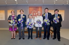 (From left) Ms. Louise Jones, University Librarian of CUHK; Prof. Lai Pan Chiu, Associate Dean of the Faculty of Arts; Prof. Lo Wai Luen (Xiaosi), Adviser, Hong Kong Literature Research Centre of CUHK; Mr. Liu Yichang, renowned Hong Kong writer; Prof. Joseph Sung, Vice-Chancellor of CUHK; and Prof. Ho Che Wah, Chairman of the Department of Chinese Language and Literature, CUHK.