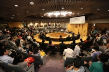 The lecture receives a full house of more than 200 audiences.