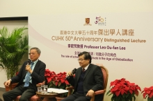 Prof. Leo Lee and Prof. Leung Yuen-sang, Dean of Arts of CUHK (right) interact with audience in the Q&A session.