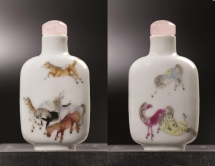 Snuff bottle painted in famille-rose enamels with Mu Wang’s eight horses
Qing, Daoguang (1821-1850)
Huaihaitang Collection