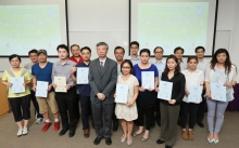 Prof. FUNG Tung, Associate Vice-President of CUHK (5th left, front row) presents certificates to members of the Go Green Community – Jockey Club Carbon Reduction Partnership Scheme for their successful completion of the Pilot Phase.