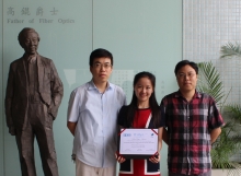 (From left) The information market model for TV white space networks proposed by Prof. Jianwei Huang, Ms. Yuan Luo, PhD student, and Dr. Lin Gao, Postdoc Research Fellow won the Best Paper Award in IEEE WiOpt 2014.