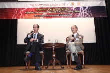 Prof. George Lusztig (right) and Prof. Leung Nai-chung, Conan interact with the audience in the Q&A session.