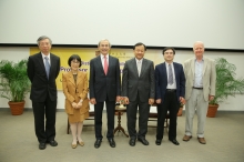 Prof. Christopher Pissarides (3rd left) poses for a photo with CUHK members including (from left) Prof. Fung Tung, Associate Vice-President; Prof. Fanny Cheung, Pro-Vice-Chancellor; Prof. Benjamin Wah, Provost; Prof. Zhang Junsen, Chairman of the Department of Economics; and Prof. Sir James Mirrlees, Master of Morningside College and 1996 Nobel Laureate in Economic Sciences.