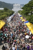 The Orientation Day for Undergraduate Admissions of CUHK draws 55 thousand visitors to the campus.