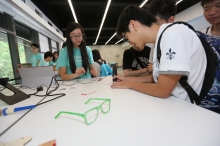 Secondary school students participate in the Creativity Workshop at Wu Yee Sun College.