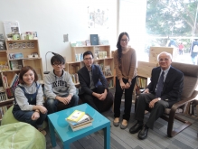 (From right) Prof. Samuel Sun, Master of S.H. Ho College; Lillian Huang, alumni of S.H. Ho College; Dr. Andrew Yuen, Associate Dean of General Education of S.H. Ho College; Gary Fung, Yr. 3 student majoring in Linguistics; Pearl Wong, Yr. 3 student majoring in Journalism and Communication.