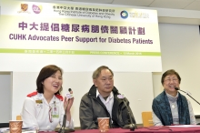 'PEARL' participant Mr. Ling (middle) and peer supporter Ms. Chan (right) have established a close tie to exchange tips on diet and blood glucose management.