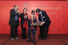 Prof. Joseph Sung presents a scarf embroidered with CUHK emblem to Prof. Jao Tsung-I.