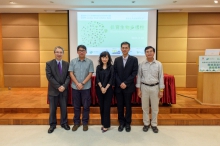 (From left) Professor Lee-man Chu, Associate Professor, School of Life Sciences, CUHK; Dr Billy Hau, Principal Lecturer, School of Biological Sciences, HKU; Mrs Cecilia Lam, Programme Director of CUHK Jockey Club Initiative Gaia; Mr Simon Chan, Senior Conservation Officer (Biodiversity), Agriculture, Fisheries and Conservation Department; and Mr George Jor, Founder of Grateful Green Group.