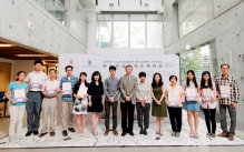 (6th–10th left) Mrs Cecilia LAM, Programme Director of CUHK Jockey Club Initiative Gaia; Mr Harry SIT, President of CUHK Chung Chi Photography Society; Prof. FUNG Tung, Associate Vice-President of CUHK; Ms CHOW Chung Ling, Honorary Advisor of the Chinese YMCA Photography Society HK, and Ms Shirley FISHER, Charities Manager of The Hong Kong Jockey Club post for a group photo with winners of the Eco Tour Photo Contest.