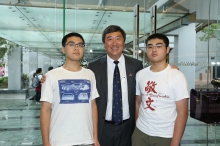 Prof. Joseph Sung and the gifted brother entering CUHK this year, Wong Yuk (left) and Wong Yat (right).