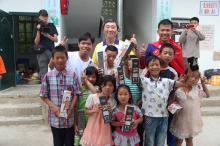 Professor Sung gives out vacuum flasks to the villagers to encourage them to drink more water.