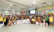 Over 200 CUHK volunteers visit and deliver the CUHK Mooncake to the elderly living alone in Shatin and  Tai Po.