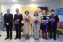 (From left) Prof. Ian Morley, Department of History, CUHK; Prof. Fok Tai-fai, CUHK Pro-Vice-Chancellor; Prof. Yip Hon-ming, Chairperson of the Department of History; The Honorable Bernardita Catalla, Consul General of the Philippine General Consulate – HKSAR; Ms. Louise Jones, University Librarian of CUHK; and Mrs. Nelly Lichauco Fung.