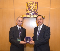 Prof. Tai-fai Fok, CUHK Pro-Vice-Chancellor (left) presents a souvenir to Mr. Nicholas W. Yang, Secretary for Innovation and Technology.